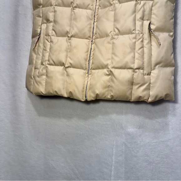 GAP Women's Cream Puffer Vest - Picture 7 of 7